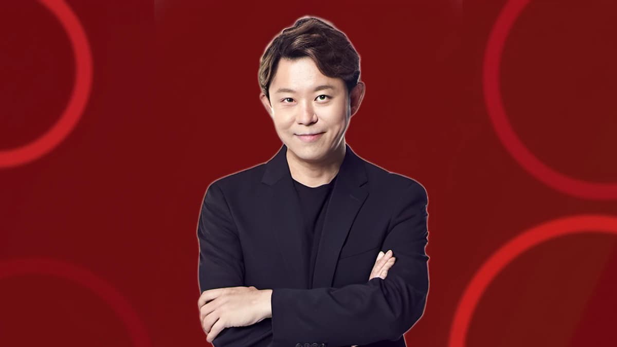 30년 전 첫 무대는 생생한데…토니안이 ‘완전체’ 날짜를 못 박지 않은 이유 — 제작 일러스트