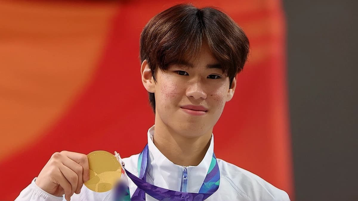 두 번 넘어지고도 같은 기술을 골랐다…17세 강준이의 92.40점 — 제작 일러스트