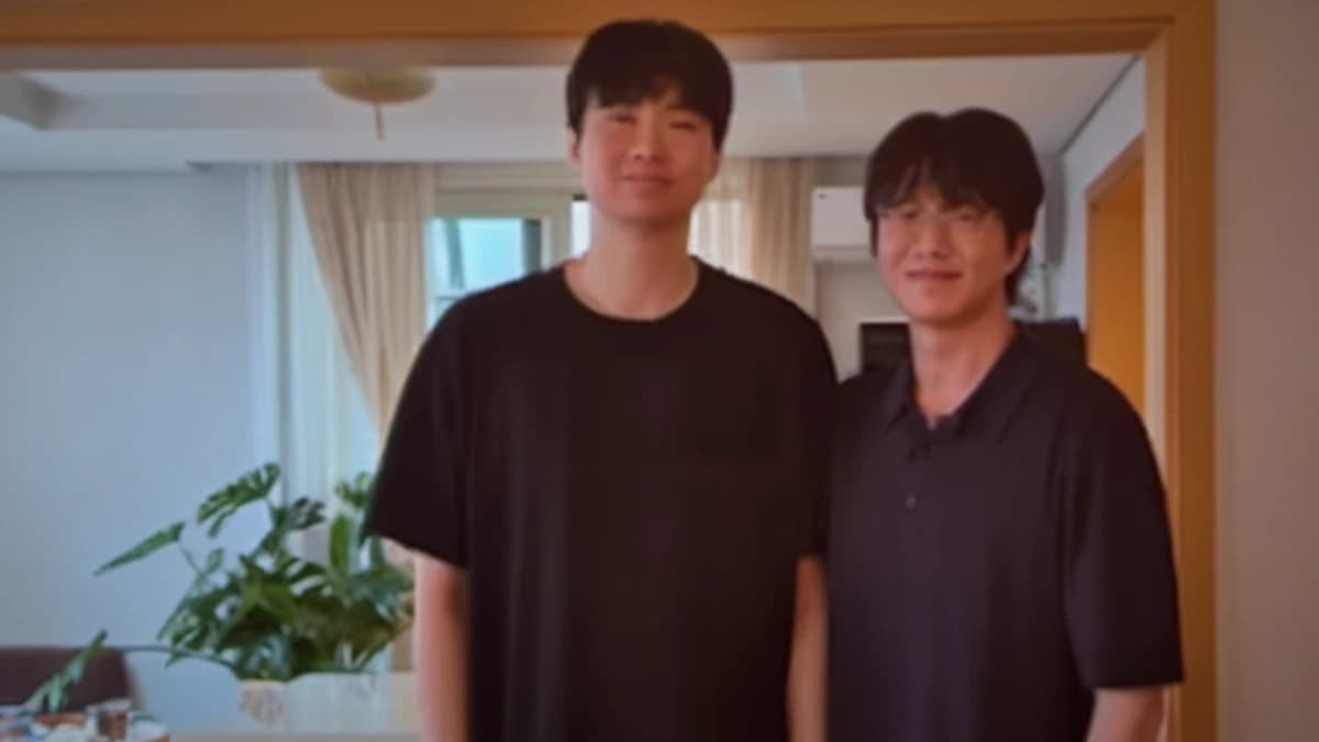 “아들 축하한다” 성시경이 이현중 금메달 뒤 꺼낸 7월의 밥상 — 제작 일러스트
