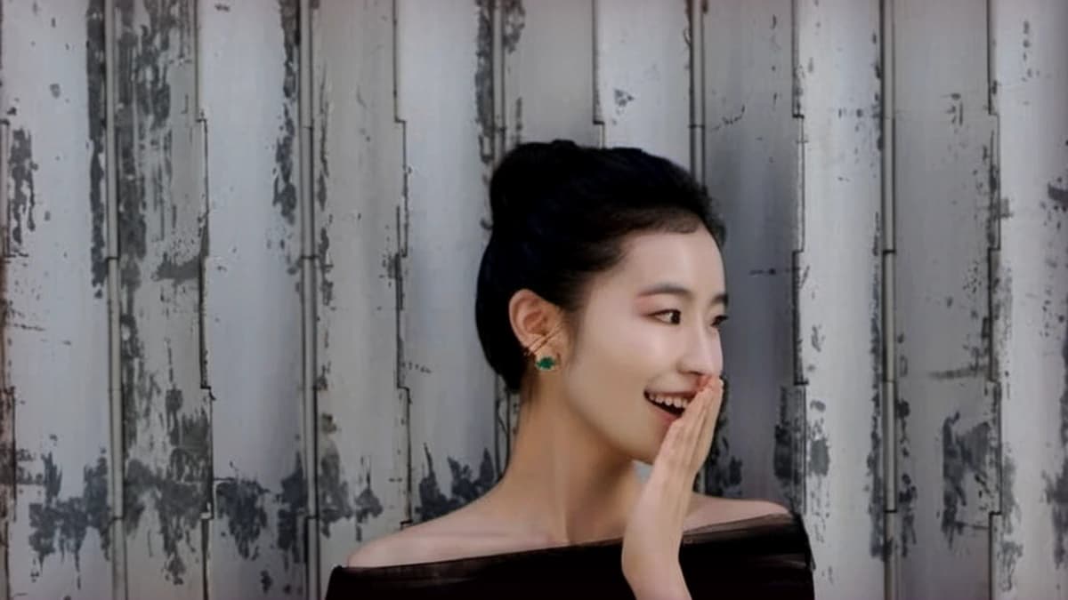 ‘슈스케3’ 신지수, 2년 반 서울·홍콩 장거리 연애 끝에 결혼 — 제작 일러스트