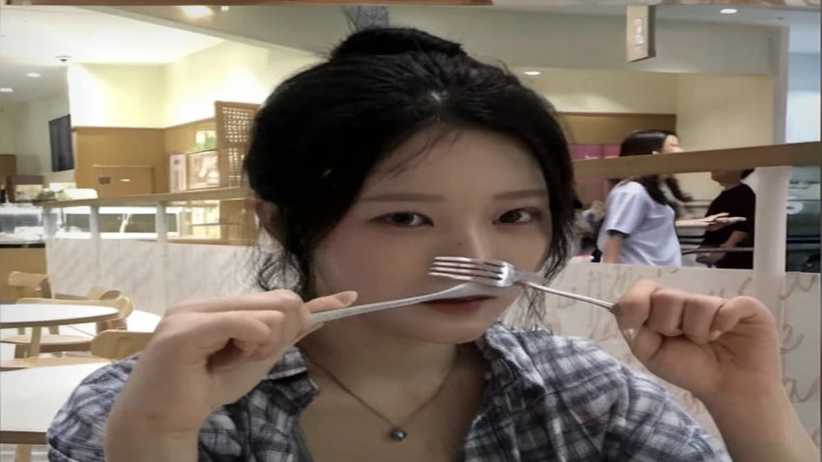 수익 끊기고 4년치 영상까지 삭제…먹방 채널에 닥친 새 경고 — 제작 일러스트